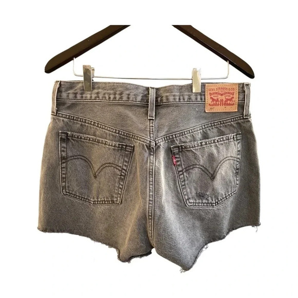 Levi 501 Women's  Distressed Denim Black Shorts Sz 32 - Picture 2 of 8